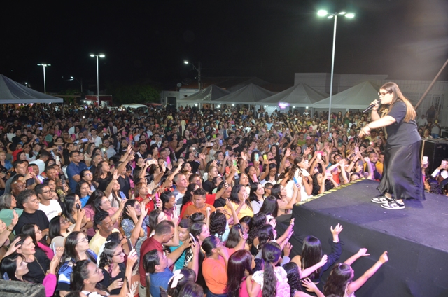 Caldeirão Grande do Piauí comemora o Dia do Evangélico com grande show de Midian Lima